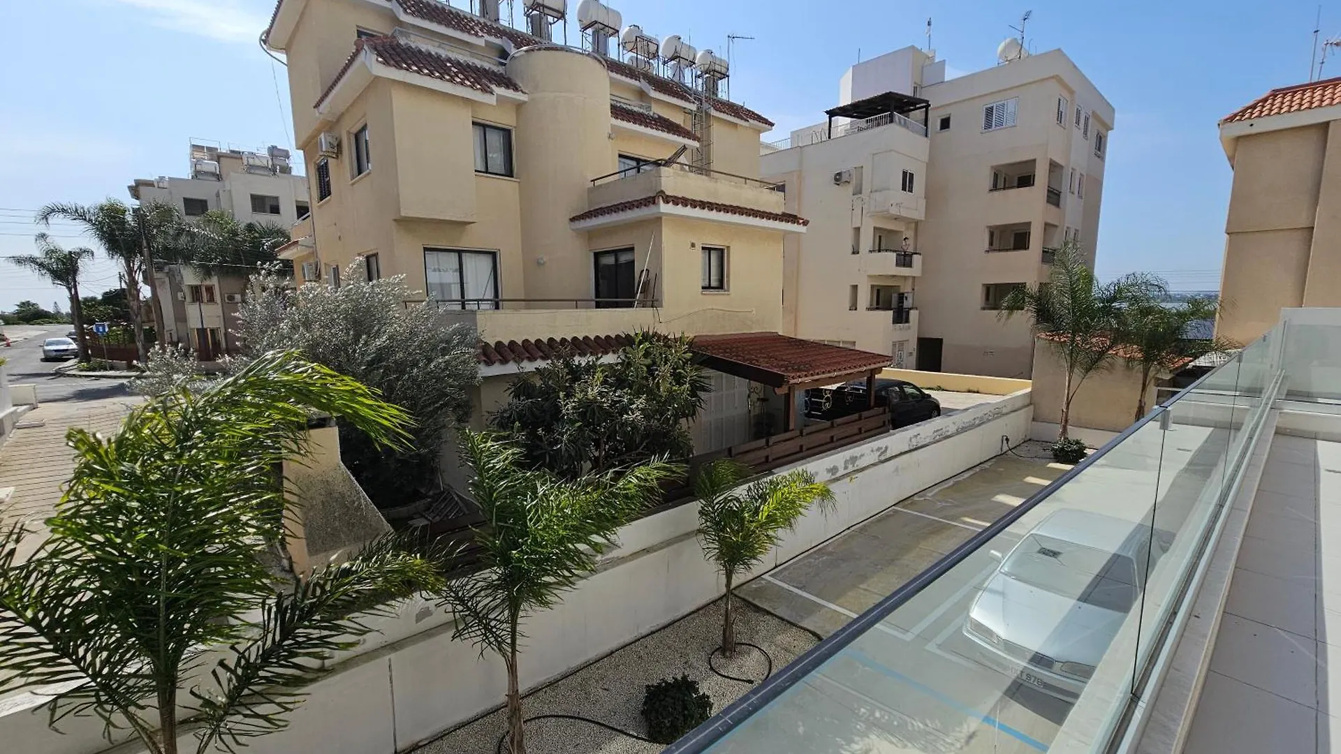 Majestic Sunset Salt Lake Views 300M From Beach Larnaca