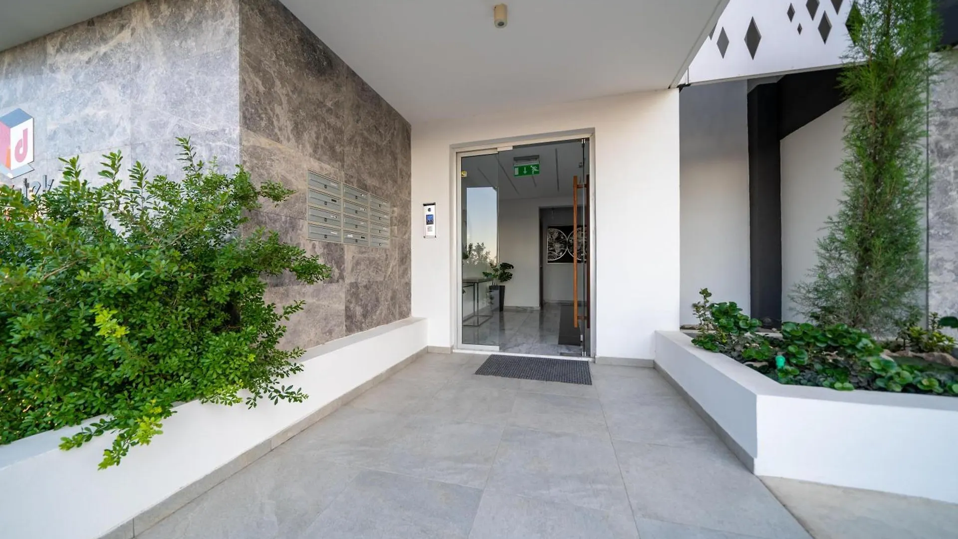 Apartment Majestic Sunset Salt Lake Views 300M From Beach Larnaca