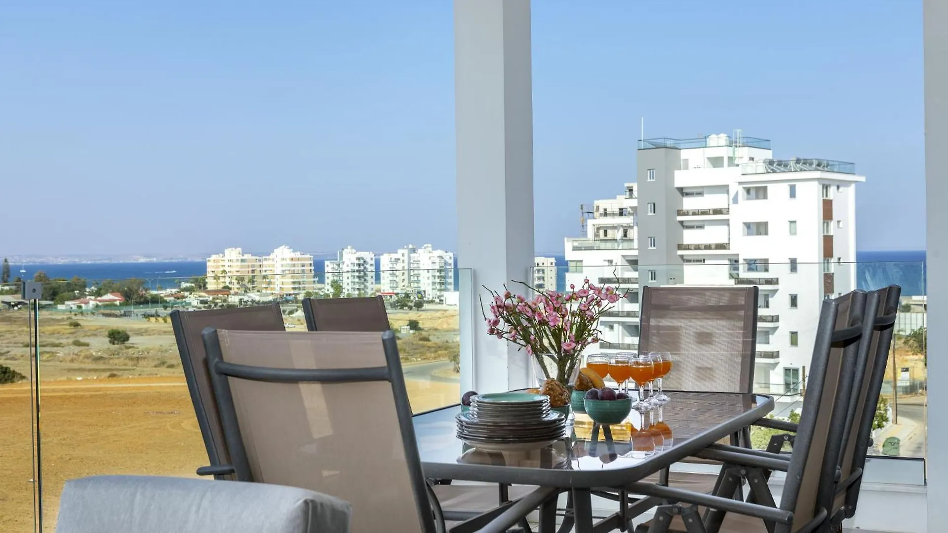 Majestic Sunset Salt Lake Views 300M From Beach Larnaca