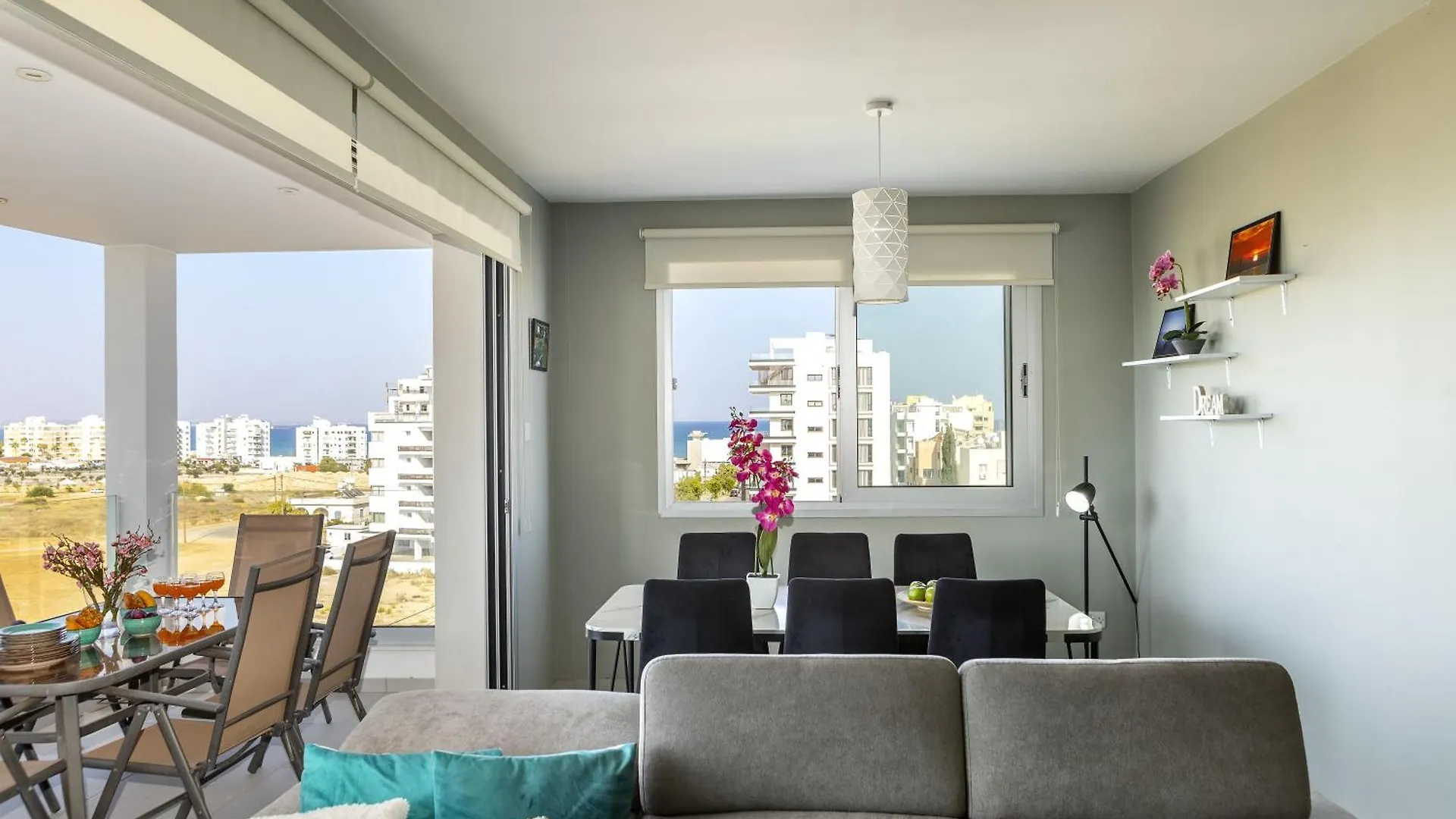Majestic Sunset Salt Lake Views 300M From Beach Larnaca