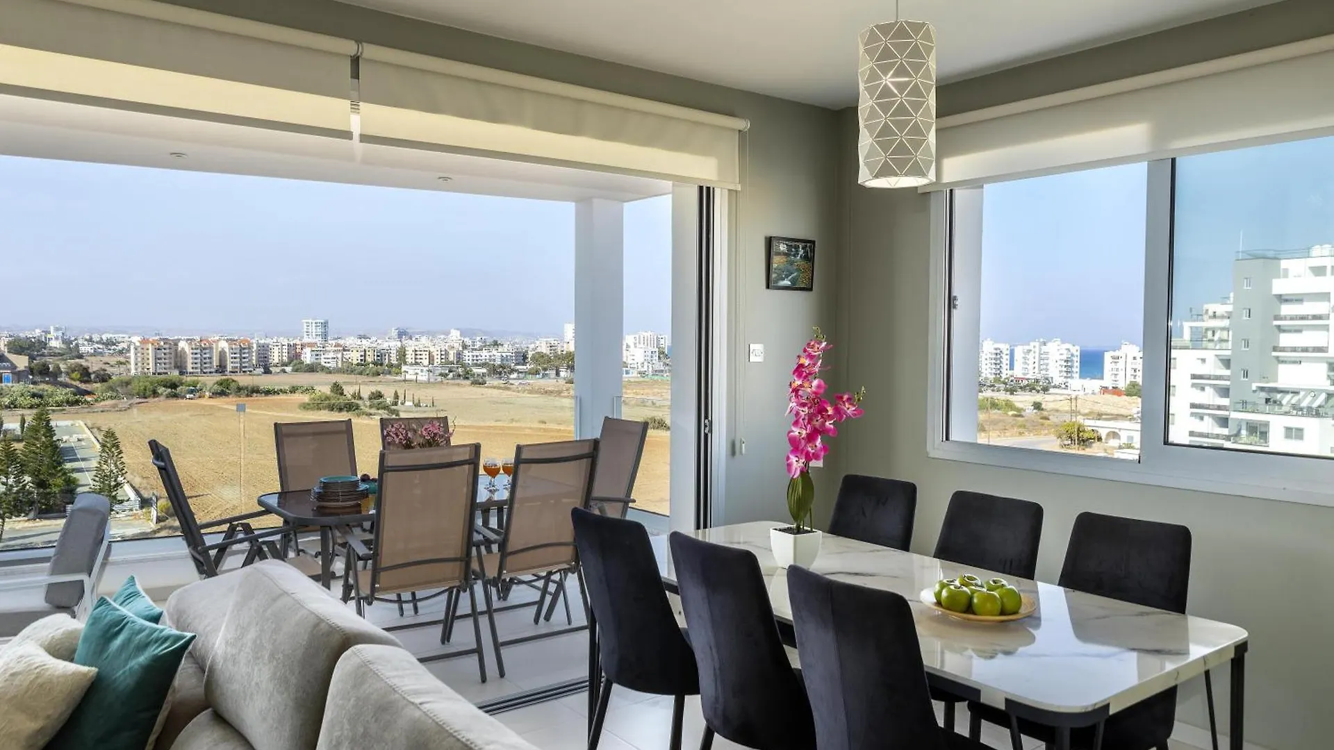 Majestic Sunset Salt Lake Views 300M From Beach Larnaca Apartment
