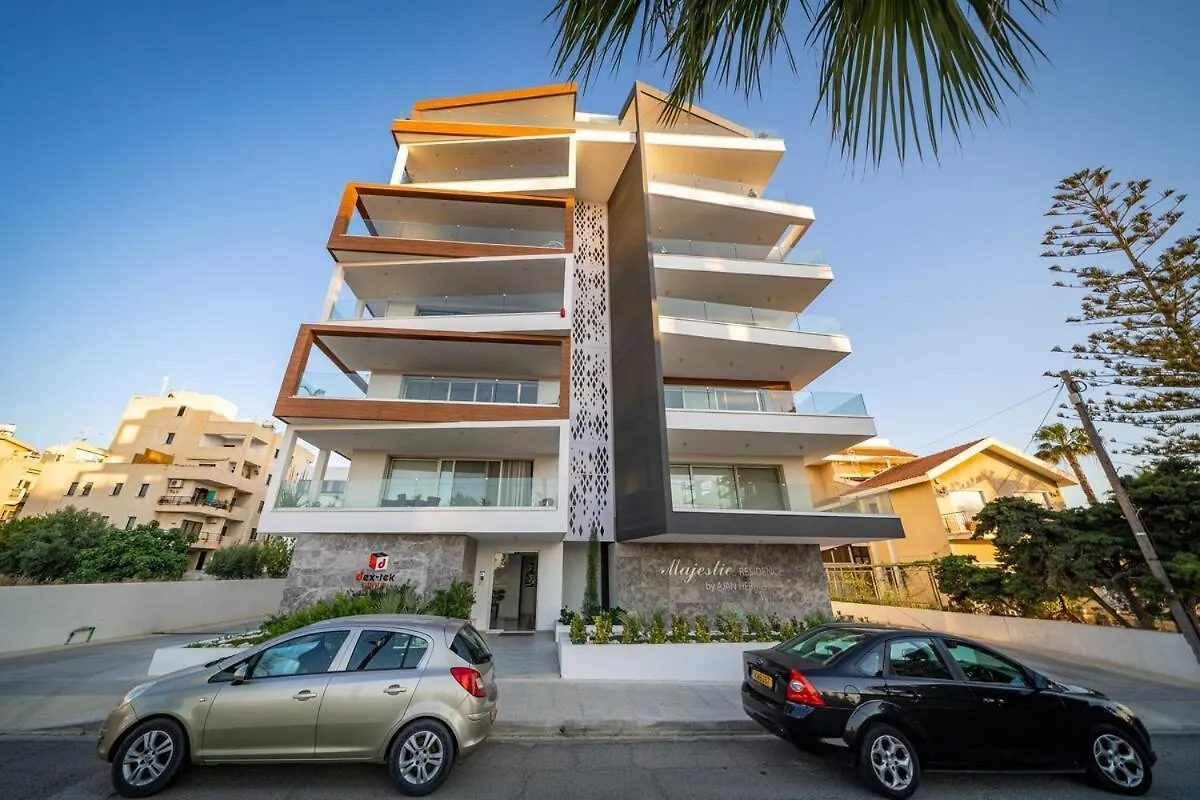 Majestic Sunset Salt Lake Views 300M From Beach Larnaca