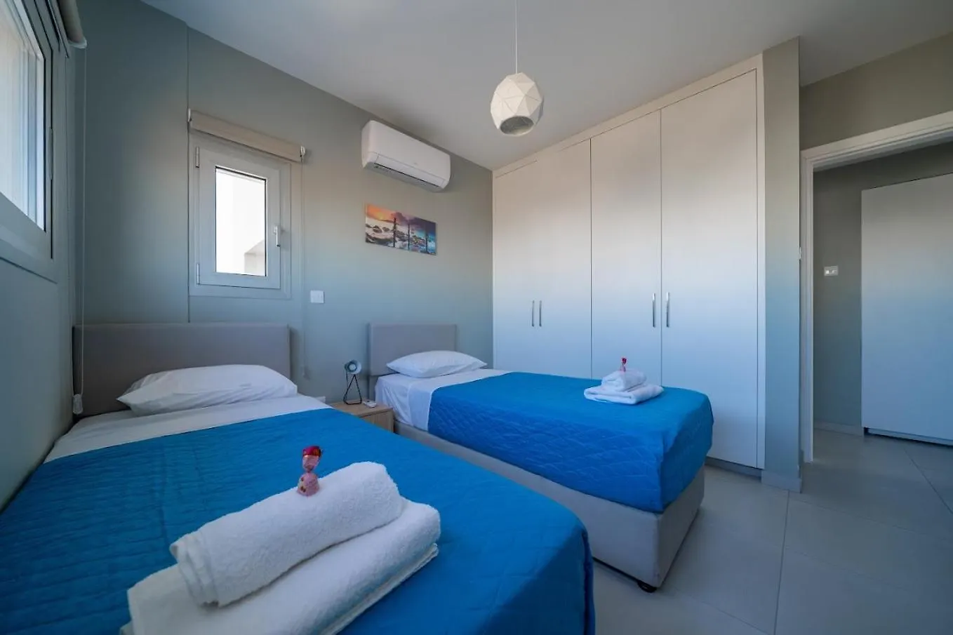 Majestic Sunset Salt Lake Views 300M From Beach Larnaca Cyprus