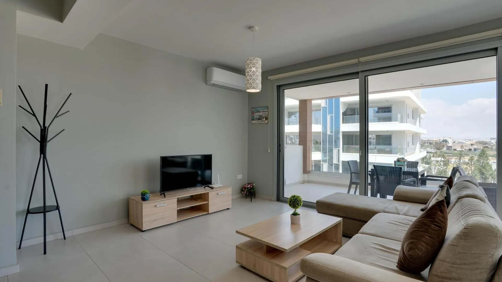 Apartment Majestic Sunset Salt Lake Views 300M From Beach Larnaca